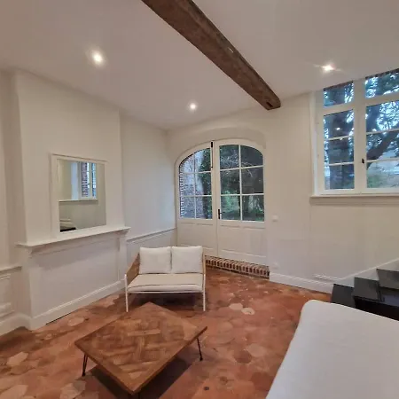 Apartamento T2 Calme Et Lumineux à En Rez-de-chaussée